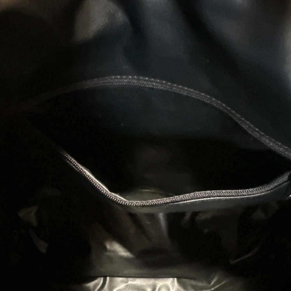 Preowned Black Weekend Travel Bag tote Duffle Bag 20x13x9